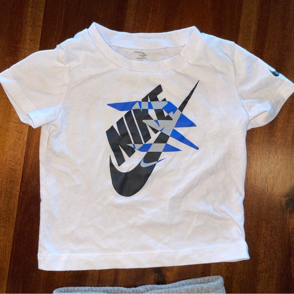 Nike White Tee and Gray Shorts Set! Boys 18M Kids - Picture 2 of 8
